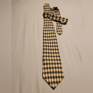 Club Room Silk Yellow and Blue Geometric Tie